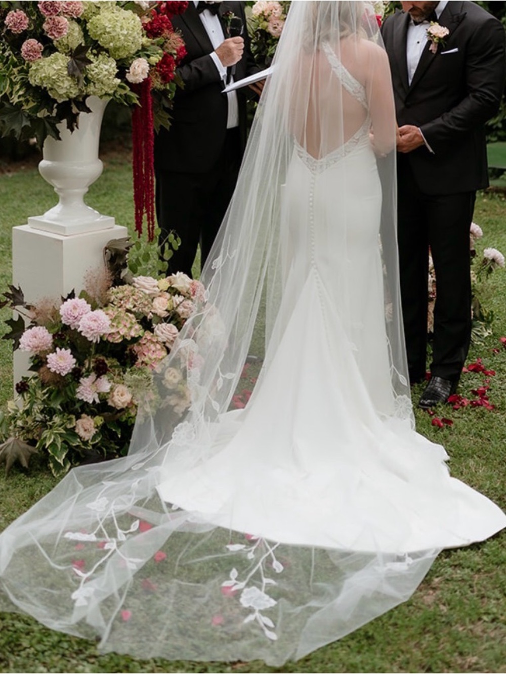 Elegant Ivory Bridal Gown with Lace-Trim Veil